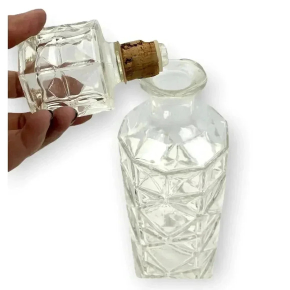 VTG Cut Glass Decanter Liquor Wine Bottle Diamond Pattern 11.5" Elegant MCM - Picture 2 of 14